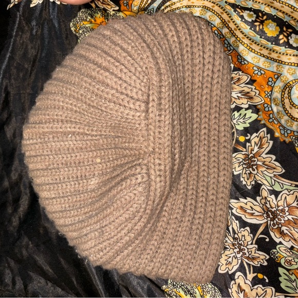 Beanie - Picture 2 of 3